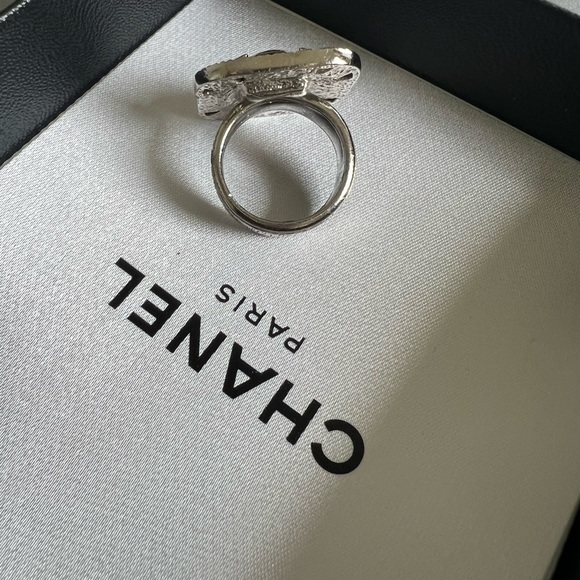 ❤️Gorgeous CHANEL authentic crystal ring! - Picture 4 of 10
